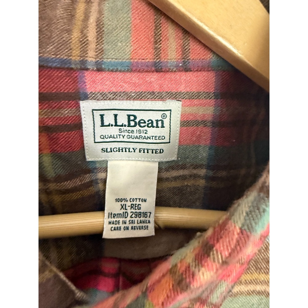 L.L.Bean Slightly Fitted Flannel Shirt Mens XL Red Plaid Cotton Button Front EUC - Picture 2 of 5